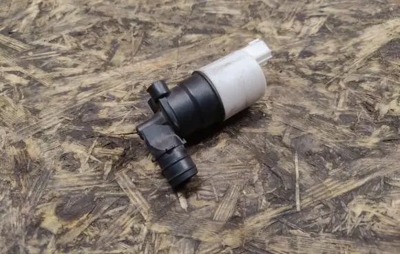 Jaguar XE Windscreen/windshield washer pump BK2117K624BA