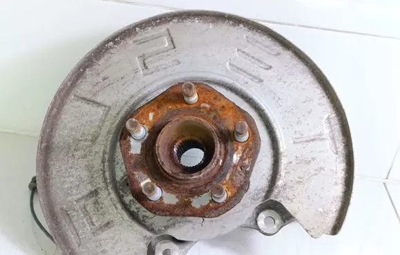 Rear wheel hub spindle/knuckle