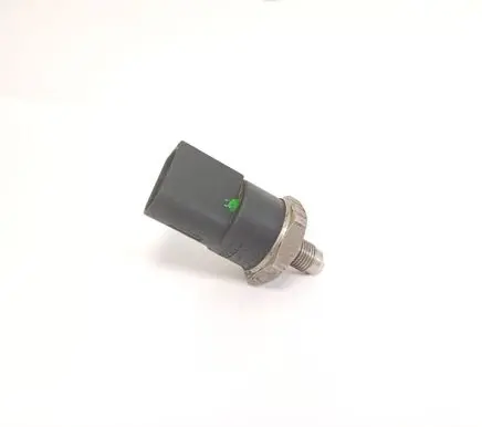 Audi A3 S3 8P Fuel pressure sensor 06D906051A 0261545008