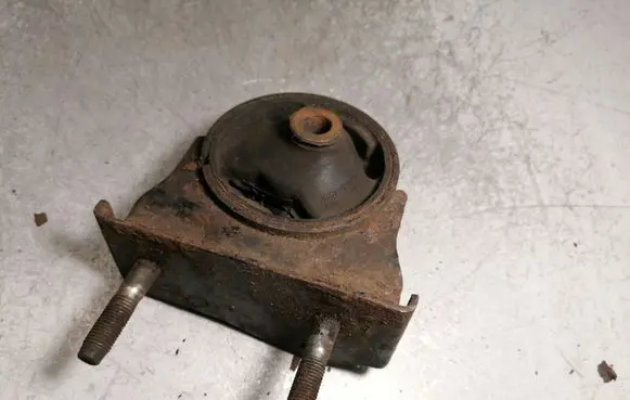 Toyota RAV 4 (XA20) Engine mount bracket 1237128020
