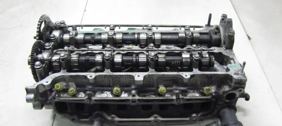 Toyota Avensis T270 Engine head 1ADFTV