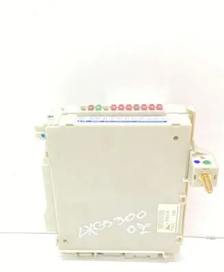 Lexus GS 300 350 430 450H Fuse module 8267030250