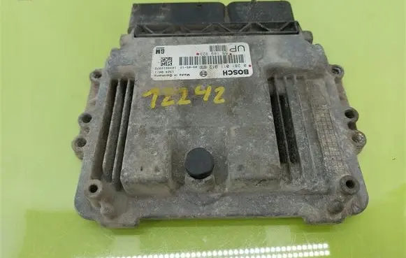 Opel Astra H Engine control unit/module 0281011912