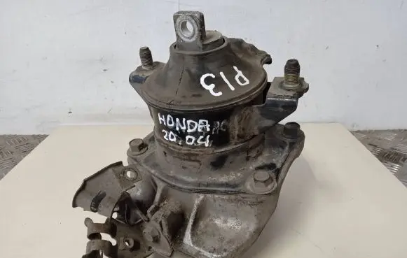 Honda Accord Engine mount bracket