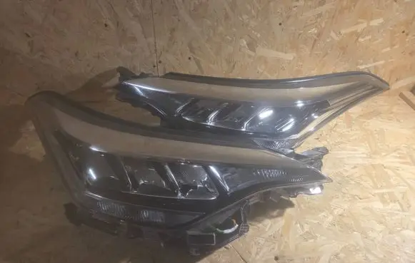 Toyota C-HR I Headlights/headlamps set 202740148 81110F4180