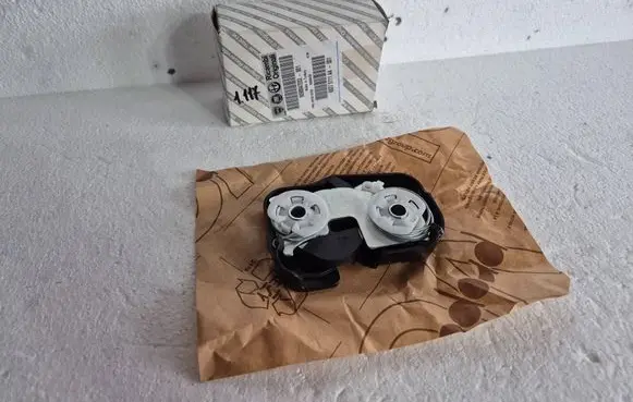 Fiat Doblo Seat back rest lock catch 98847203 68275711AA