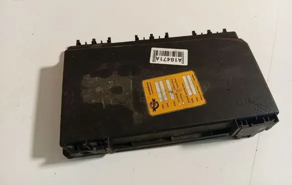 Opel Zafira B Fuse box cover 13125865