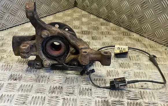 Opel Zafira B Front wheel hub 13118565