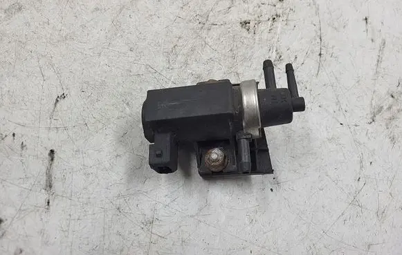 Audi A4 S4 B5 8D Turbo solenoid valve 1H0906627