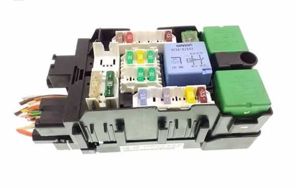 Citroen C4 II Picasso Fuse module 96654926 9638182880