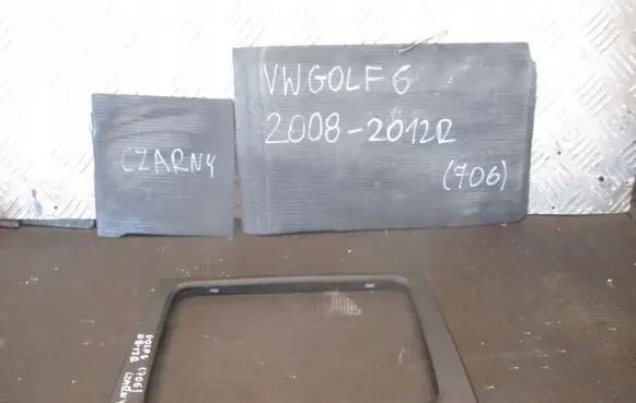 Volkswagen Golf V Rear side window 1k0868223