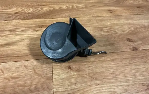 Audi A4 S4 B7 8E 8H Horn signal 8E0951223A