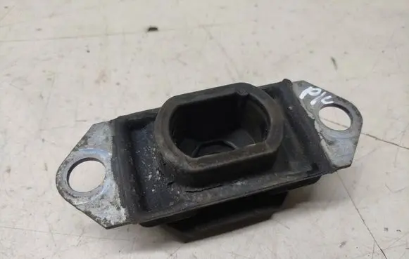 Nissan Qashqai Engine mount bracket