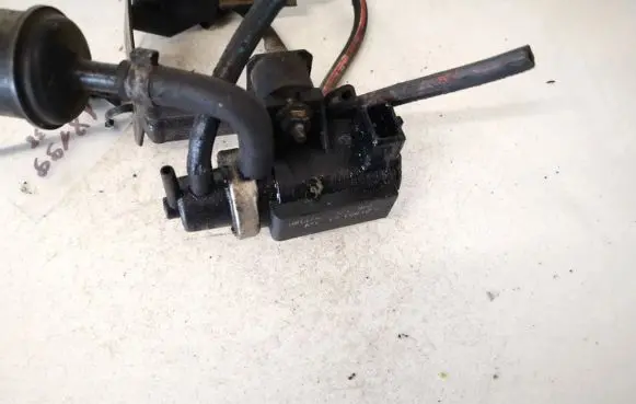 BMW 5 E39 Turbo solenoid valve 2246175 72190323