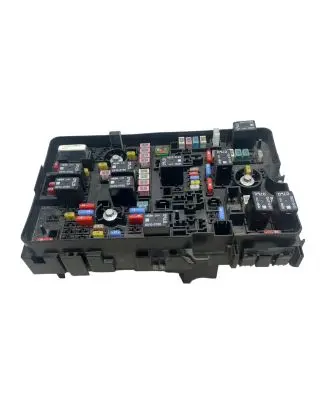 Chrysler Pacifica Fuse module 6833872AA 2617220 JR393423