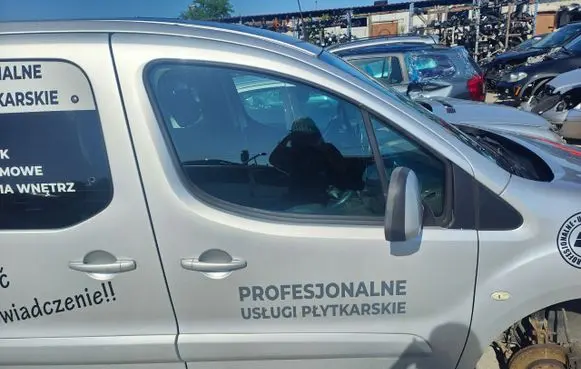 Peugeot Partner Front door