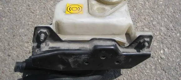 Maserati Quattroporte Brake fluid reservoir 203903