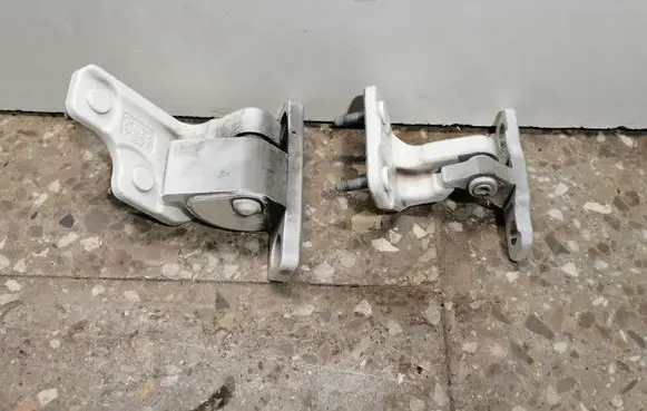 Mercedes-Benz C W205 Front door upper hinge