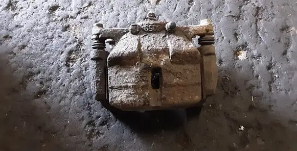 Nissan X-Trail T31 Front brake caliper