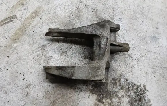 Chevrolet Captiva Engine mount bracket X00765B