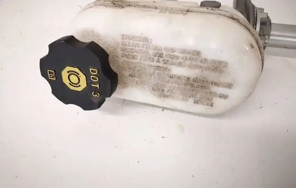 Tesla Model S Brake fluid reservoir 