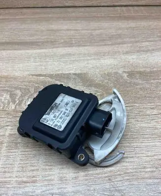 Audi A6 S6 C5 4B Air flap motor/actuator 8D1820511E 0132801115