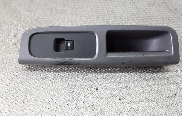 Volvo S40 Electric window control switch 8679474
