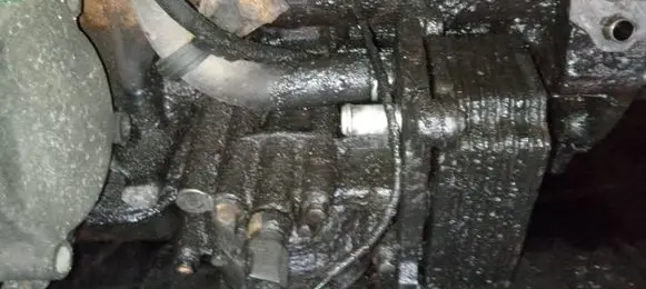 Ford Mondeo Mk III Oil filter cover 