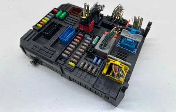 Citroen C3 Fuse module 9819854480