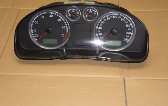Volkswagen PASSAT B5.5 Speedometer (instrument cluster) 3b0920807