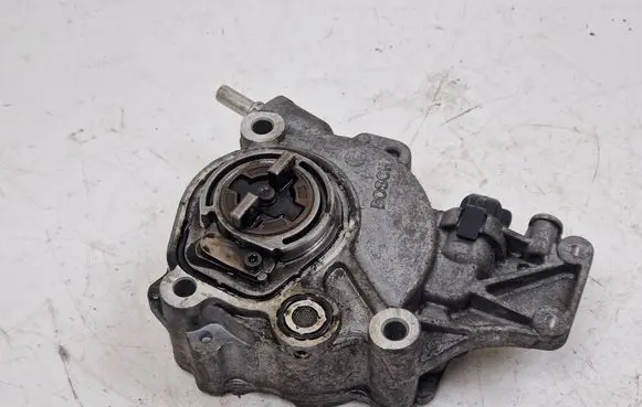 Land Rover Freelander 2 - LR2 Vacuum pump 06261A1305A
