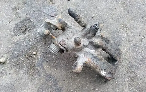 Nissan Almera N16 Rear brake caliper