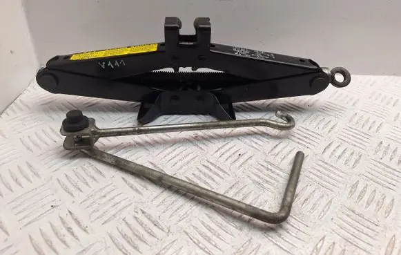 Toyota Verso Lift Jack 091110F020 0911105010