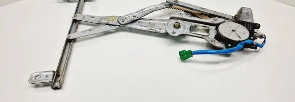 Subaru Forester SG Front door window regulator with motor 304250