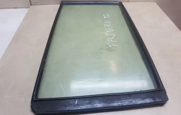 Mitsubishi Pajero Rear vent window glass 43R00033