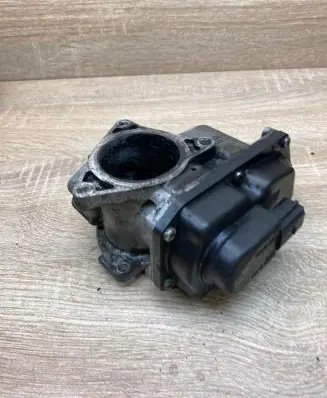 Volkswagen Tiguan EGR valve 03L131501E