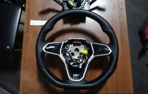 Volkswagen Touareg II Steering wheel 