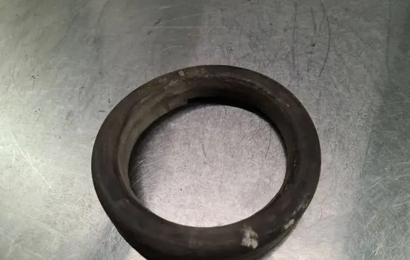 Volvo V70 Front coil spring rubber mount 9157503 6587 29200003601