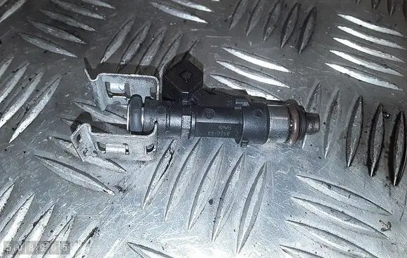 Fuel injector