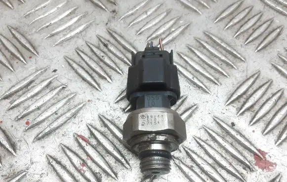 Toyota Avensis T250 Oil pressure sensor 8944851010