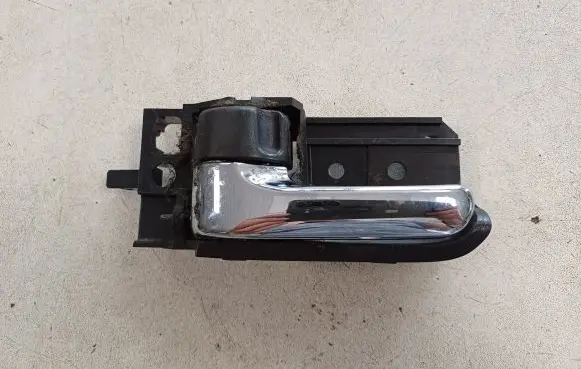 Toyota Avensis T250 Front door interior handle