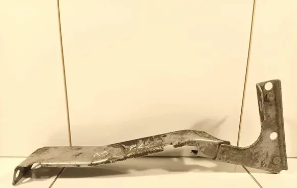 Audi A5 8T 8F Fender mounting bracket 8T0821136A