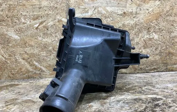 Infiniti G37 Air filter box 2Y08EV10E