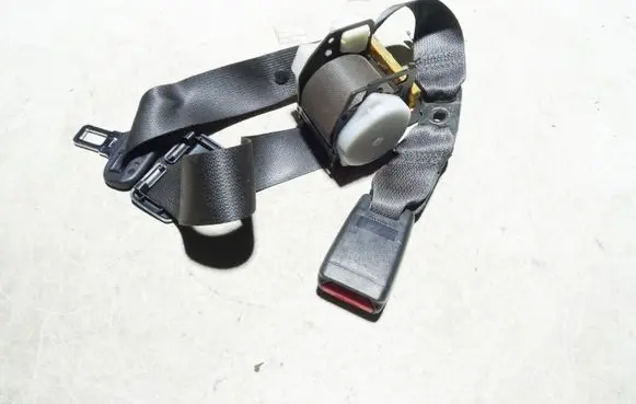 Lexus IS 220D-250-350 Middle seatbelt (rear) 0435027