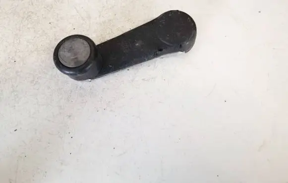 Volkswagen PASSAT B5 Front door window winding handle 