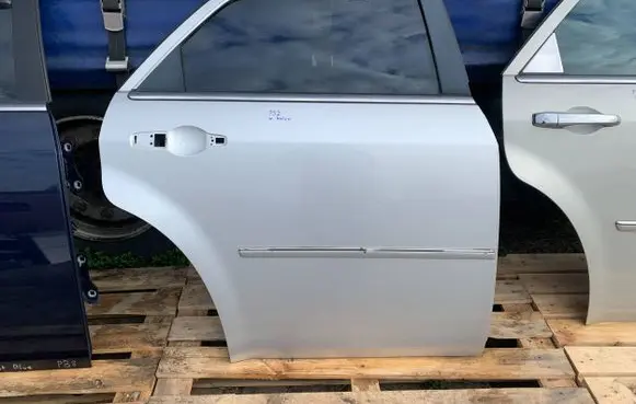Chrysler 300 - 300C Rear door