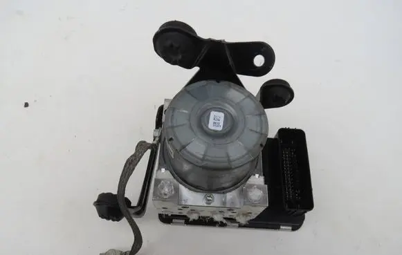 Volvo XC60 ABS Pump P32214772 10022013034