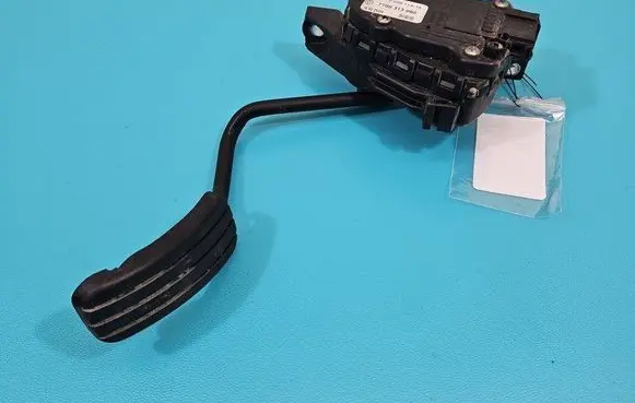 Renault Trafic II (X83) Accelerator throttle pedal 7700313060 IMPRK1502007