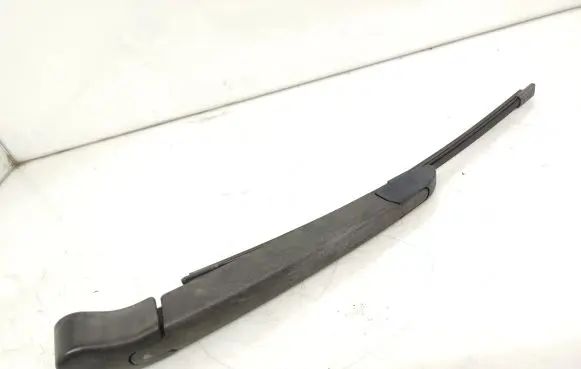 Hyundai i30 Rear wiper blade arm