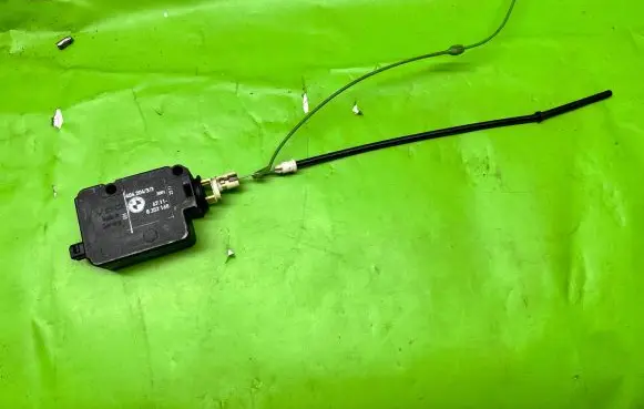 BMW 5 E39 Central locking motor 8352168 40620433 6711
